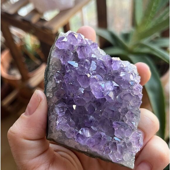 All natural, beautiful, amethyst, crystal cluster. 148 g 3.75 x 3” 740 CTW. - Picture 9 of 10